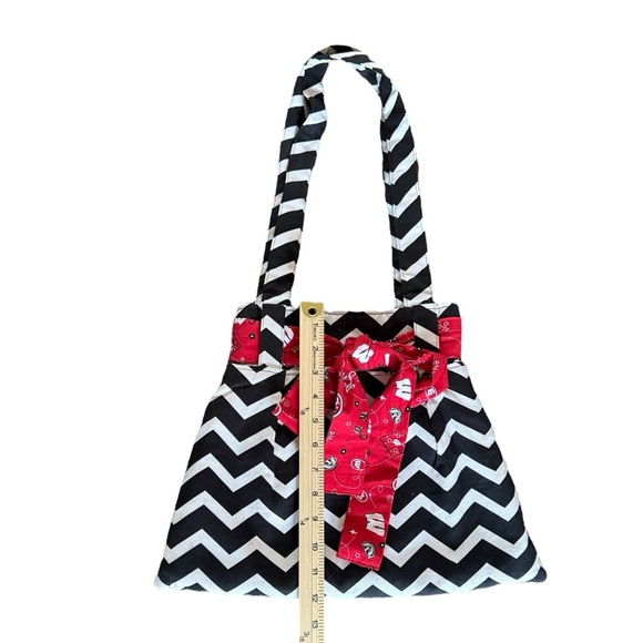 WISCONSIN BADGERS Handmade Chevron Red, White, & Black Canvas Bag Hand Crafted - Picture 4 of 9